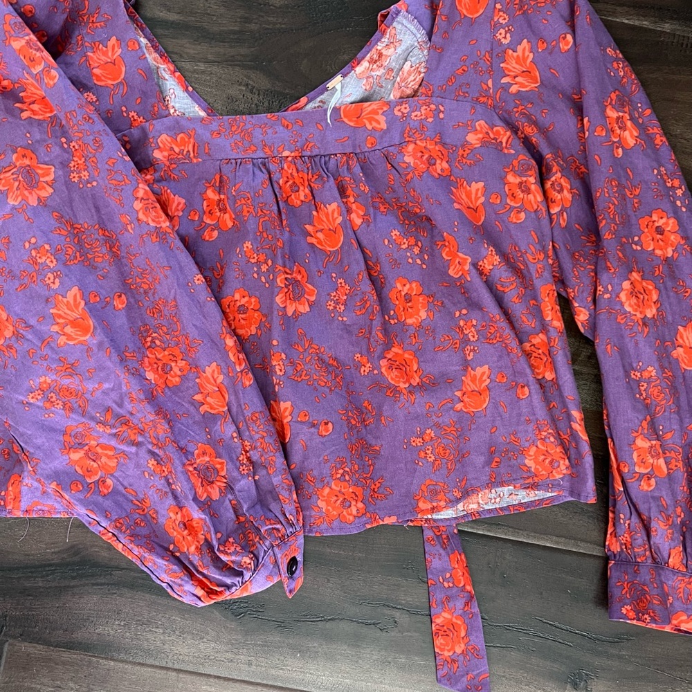NWOT Free People belly length free flowing top! Gorgeous colors